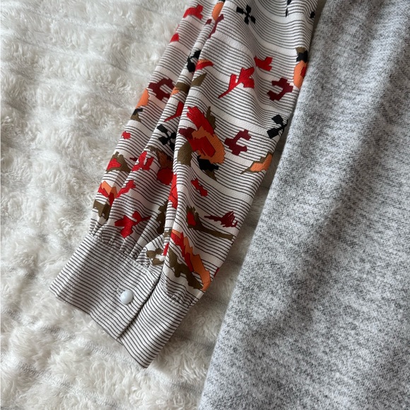 Pattern Sleeve Gray Top/Sweater - Picture 9 of 12